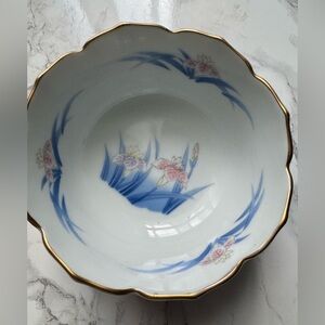 Japanese vintage porcelain bow with gold trim. EUC